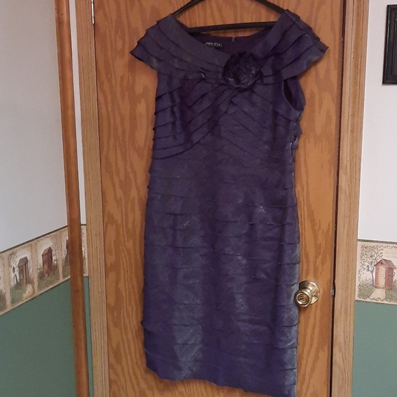 Dress - Picture 1 of 4
